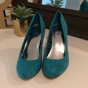 Teal Style & Co heels